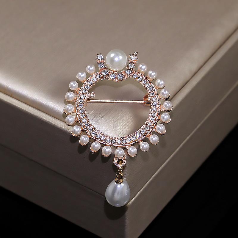 SKEDS Women Girls Elegnat High-end Flower Pearl Crystal Brooch Pin Fashion Exquisite Party Banquet Badges Corsages For Lady