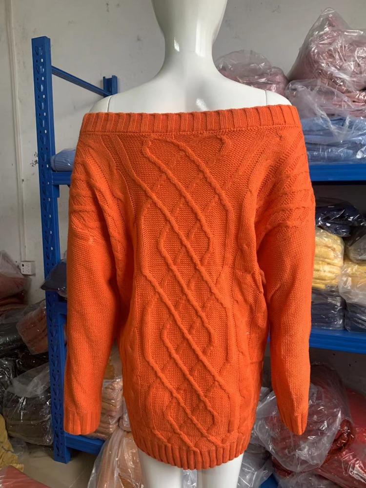 Women's Autumn Winter Knitted Sweater with Round Neck and Cable Knit Pattern Luxurious Relaxed-fit Slimming and Versatile Top