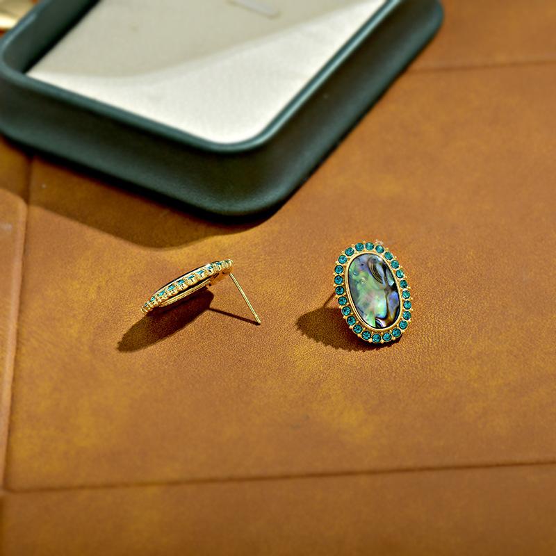 New Trendy Accessories, Oval Pendant Earrings, Exquisite Shell Earrings, and High-end Earrings