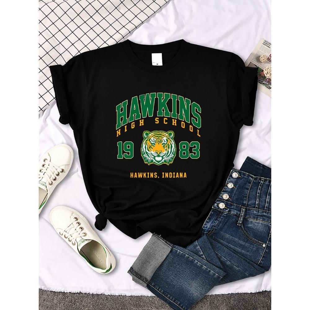 Camiseta Estampada Feminina Hawkins High School 1983 Nova Camiseta Harajuku Moda de Rua Streetwear Casual Gola Redonda Vestuário