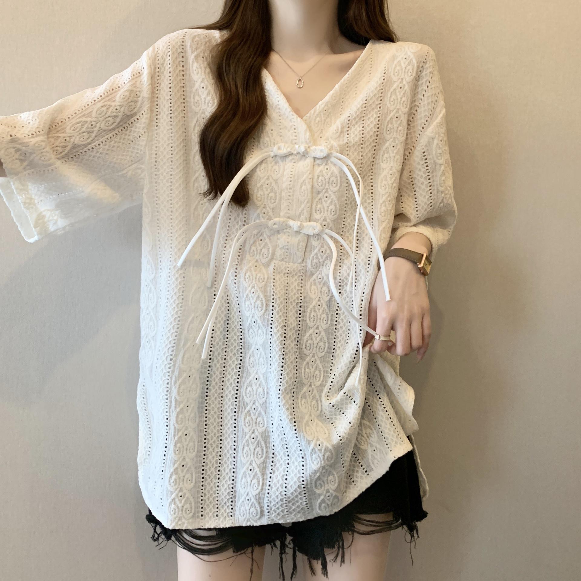 

Большие размеры женские топы в китайском стиле с пуговицами и ажурными вставками - свободные футболки XL белый