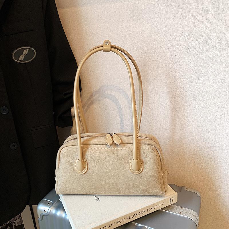 The new baguette bag is simple and high-end, underarm bag, shoulder bag, fashionable and versatile women's bag.