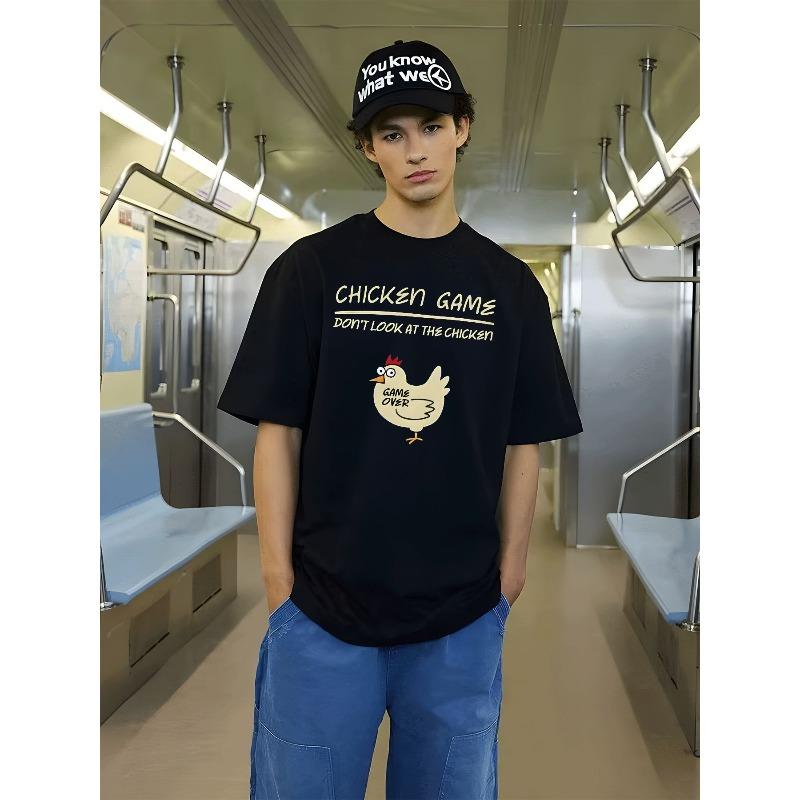 

Trendy Oversized Graphic Tee for Men Featuring a Chicken Game Design with The Phrase Don T Look at The Chicken . This White Shirt with a Red Comb 4XL чорний
