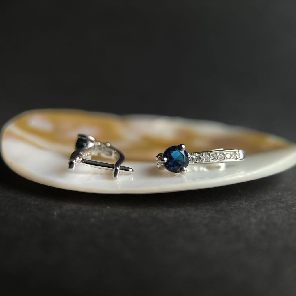 Серебряные серьги с сапфиром nano 0.899ct, фианитами (2195016)