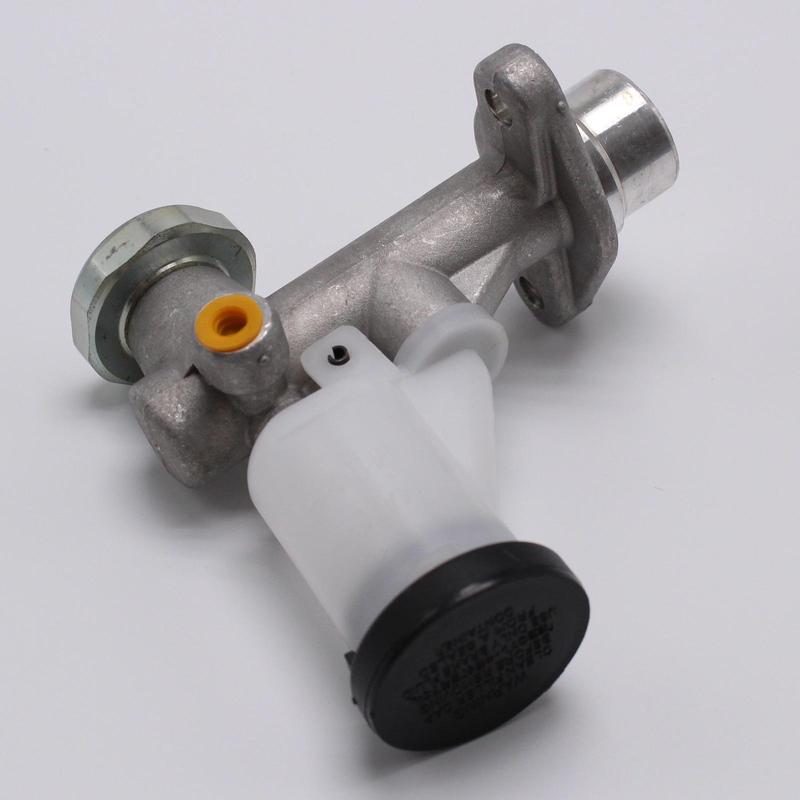 Clutch Master Cylinder Auto Accessory Auto Repair Parts High Performance Metal Spare Parts Replace for Nissan Patrol Gu Y61