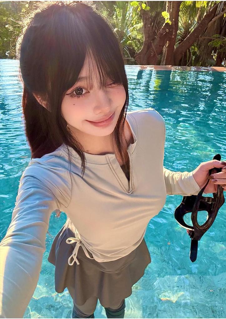 2026 Women's Slimming Wetsuit: Conservative Sun-Protective Swimwear with Long Sleeves and Pants for Surfing & Hot Springs