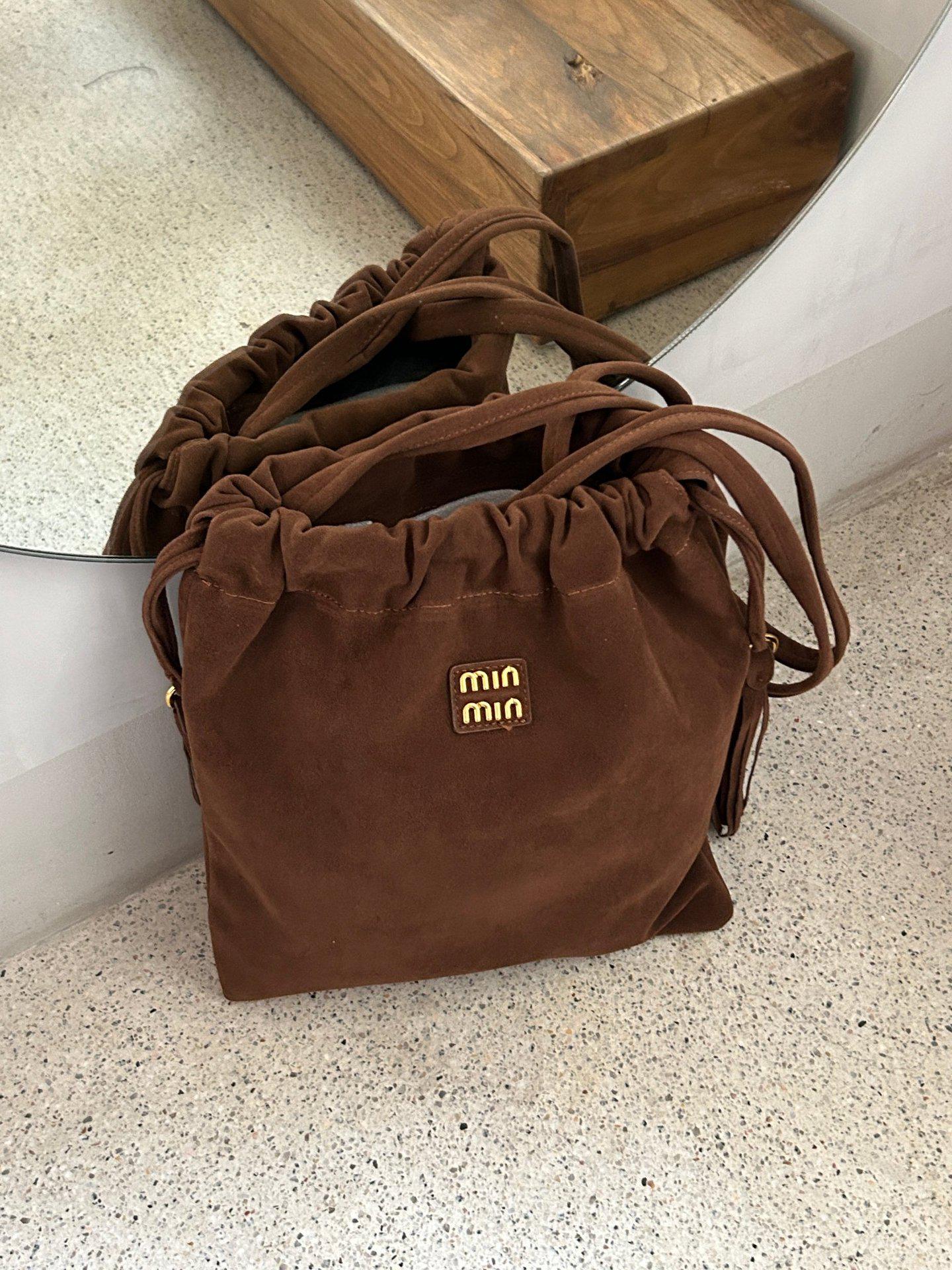 

Новые осенне-зимние женские замшевые сумки-тоут — большая вместимость, дизайн на одно плечо