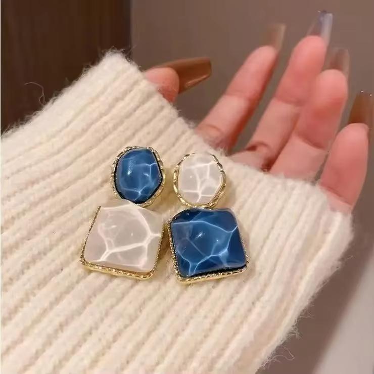 Asymmetrische vierkante oorbellen met waterrimpels voor dames, nieuw uniek ontwerp, lichtgewicht luxe oorbellen, modieuze sieraden en accessoires.