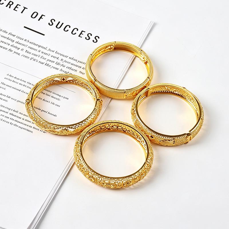 Retro Sand Gold Four-Leaf Clover Bracelet - High-End Chinese Style