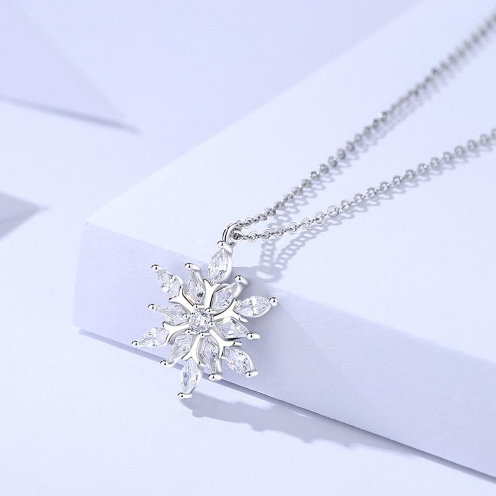 S925 sterling silver snowflake necklace women's niche temperament light luxury zircon spinel collarbone chain high-end pendant