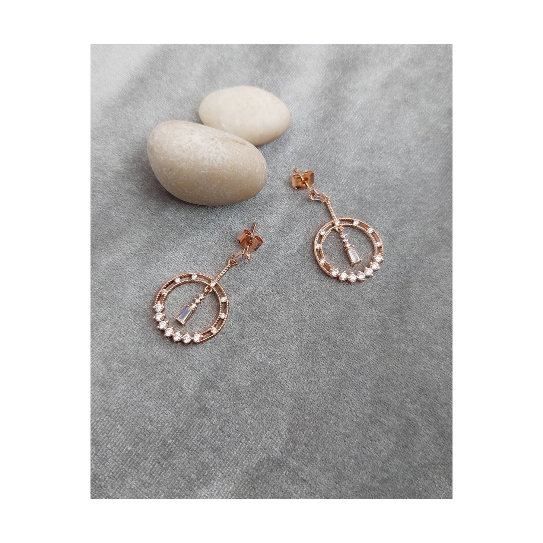 

Позолоченные женские серьги с цирконом