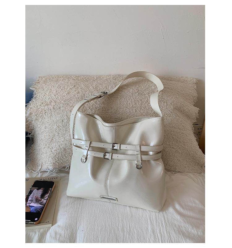 Korean niche design shoulder bag women's bag 2025 new retro oil wax leather tote bag large capacity messenger bag tide