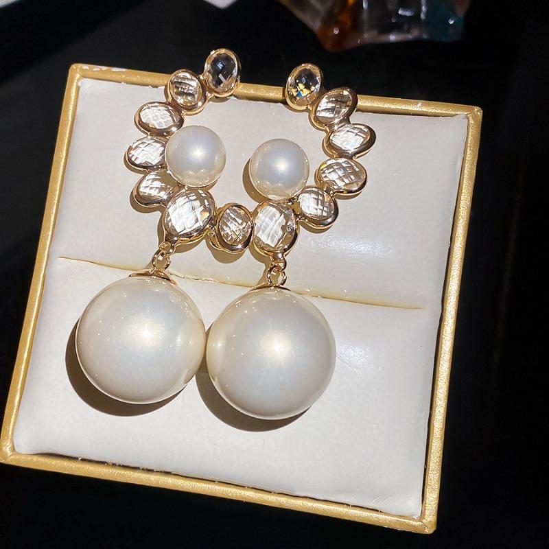 New silver needle crystal pearl stud earrings French retro design niche earrings light luxury high-end earrings