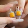 Orecchini Pendenti Rotondi Quadrati Vuoti in Argento Sterling 925 con Motivo Retro Cinese Erba Tang e Finitura Invecchiata Rossa