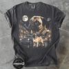 Mopshond die naar de maan huilt T-shirt, Vintage 90s Mopshond Meme Shirt, Vintage Hond Maan Grafisch T-shirt, Cadeau voor Mopshond Moeder, Vintage Stadsnacht Hond T-shirt