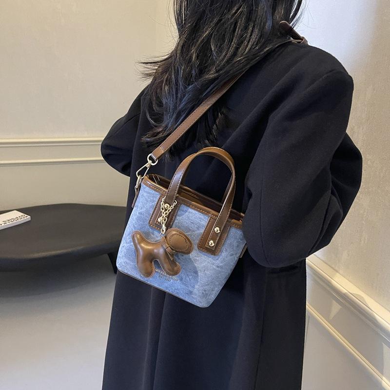 Premium Texture Niche Bag 2025 New Women's Bag Versatile Retro Shoulder Messenger Bag Fashionable Portable Bucket Bag