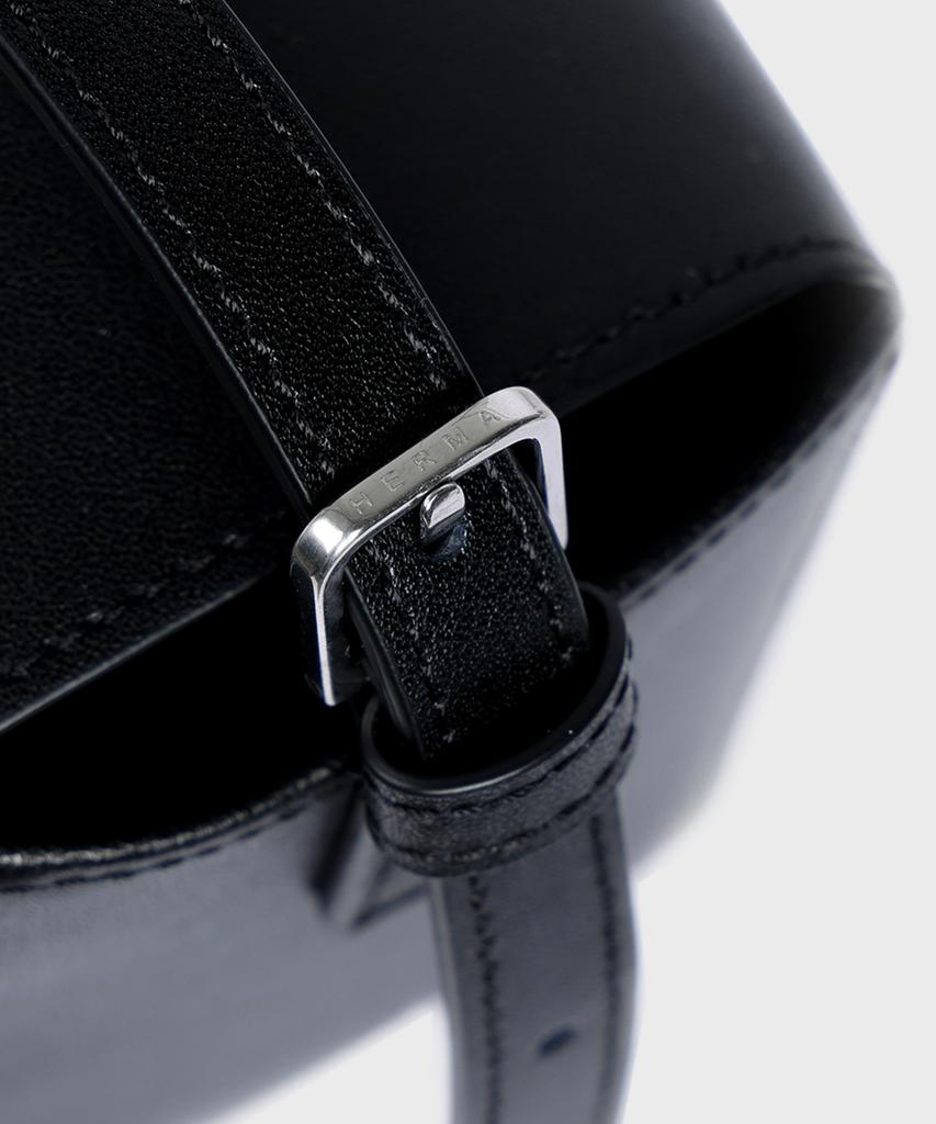 Herma Recta Convertible Shoulder Bag Black