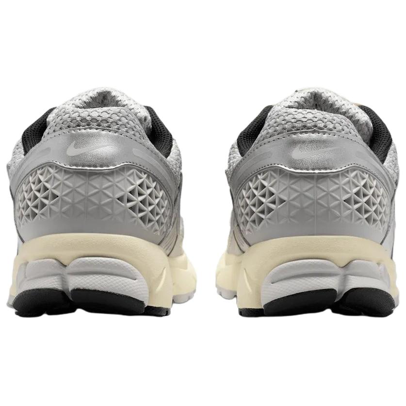 Nike Scarpe da Corsa Zoom Vomero 5 Unisex Grigio Argento IM3486-002