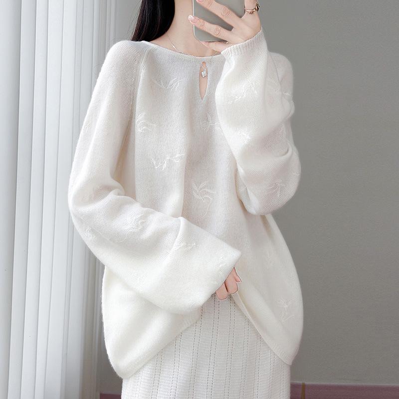 2026 Autumn/Winter Women's Lightweight Wool Knitwear: Soft Fluffy Loose Casual Round Neck Sweater.