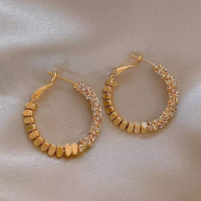 Gold & Silver Glitter Hoops: Large Luxury Autumn/Winter 2024 Earrings for Women - Elegant New Year Accessory золотой