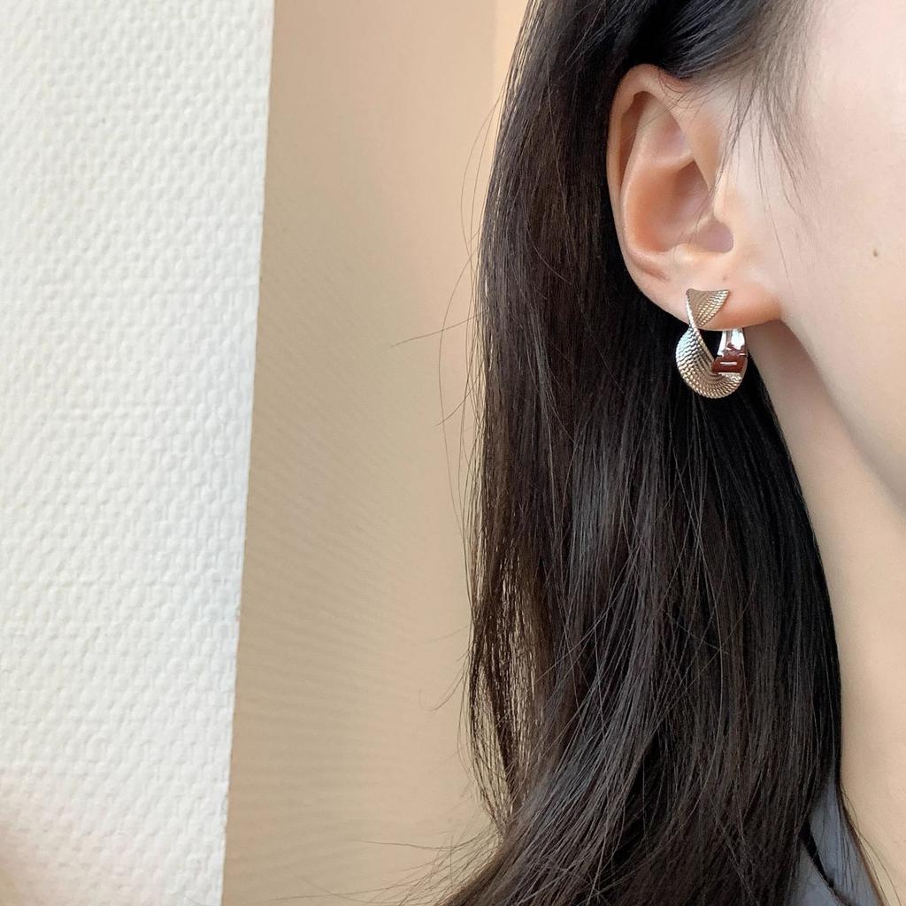 Vintage Simple Niche Geometric Circle Twisted Texture Earrings Ins Hundred Match Senior Sense of Earrings Shipping Personality Elegant Accessories