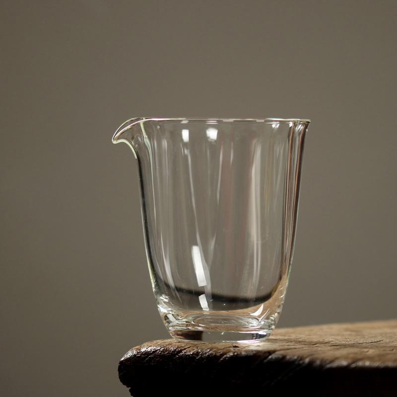 Thickened Glass Fair Cup High Temperature Resistant Transparent Fair Cup Flower Shape Even Cup Japanese Style Tea Divider