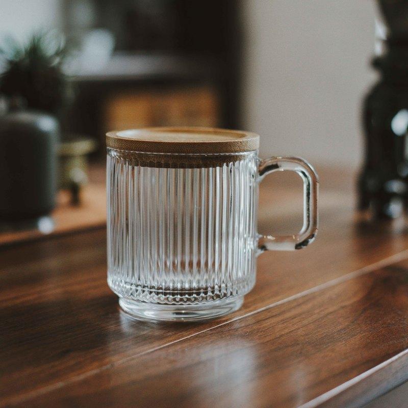 Classic Japanese-style New Round Coffee Cup Transparent Striped Wide Mouth with Lid Handle Glass Milk Cup Household Drinking Water