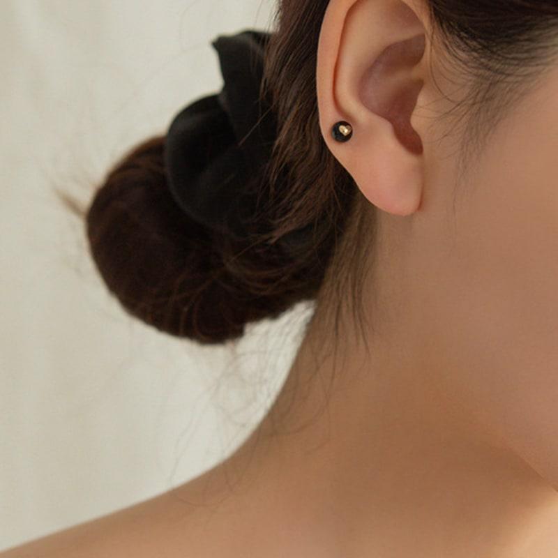 LUNNE 14k Black Onyx Heart Earrings (14k Gold) C07