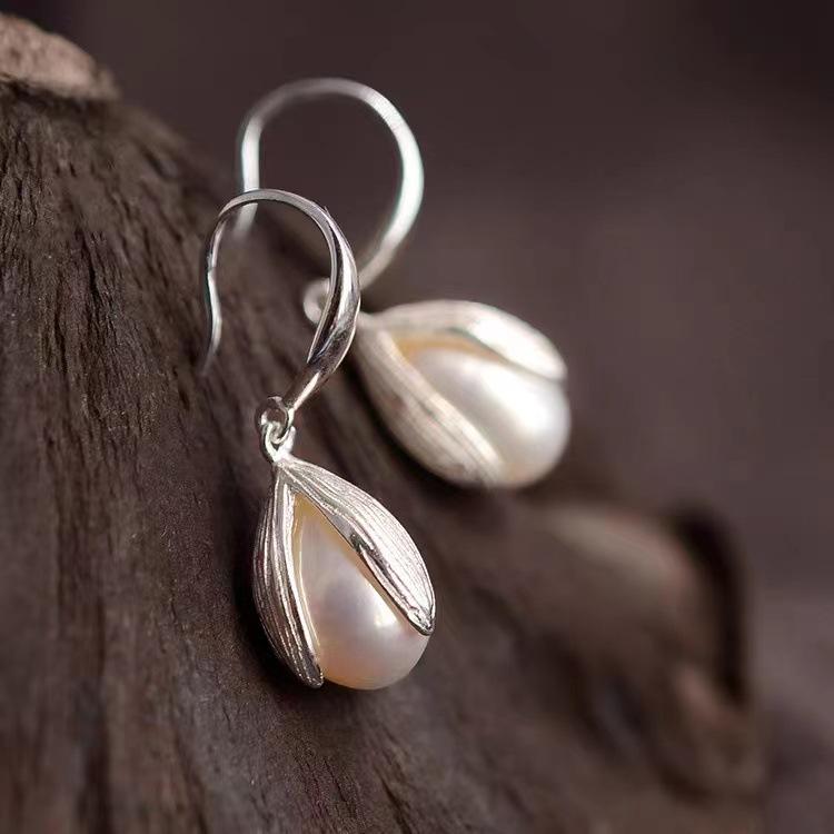 Pearl Bud Ear Hooks: Women's Luxury Retro-style Earrings with a Niche Design