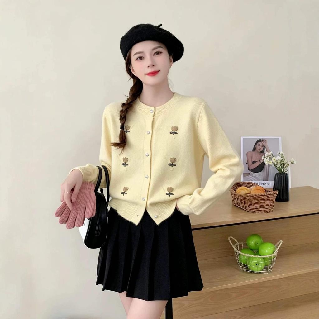 Sweet Floral Knit V-Neck Cardigan - Korean Design for Autumn/Winter