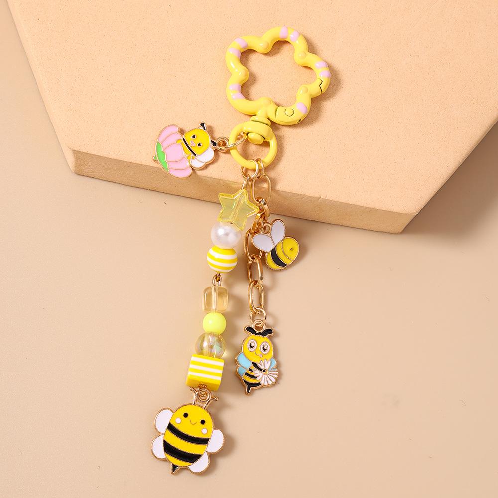 Cute Bee Flower Keychain Women Kawaii Honey Bee Enamel Charm Car Key Chain Bag Backpack Pendant Accessories Keyring Decoration
