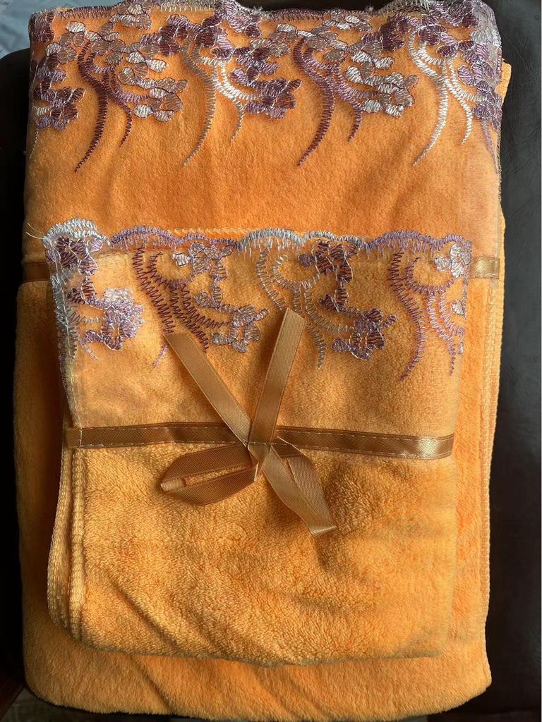 Super Měkká Absorpční Krajková Sada Ručníků do Koupelny – Obsahuje 1 Koupelnový Ručník a 1 Ručník na Ruce