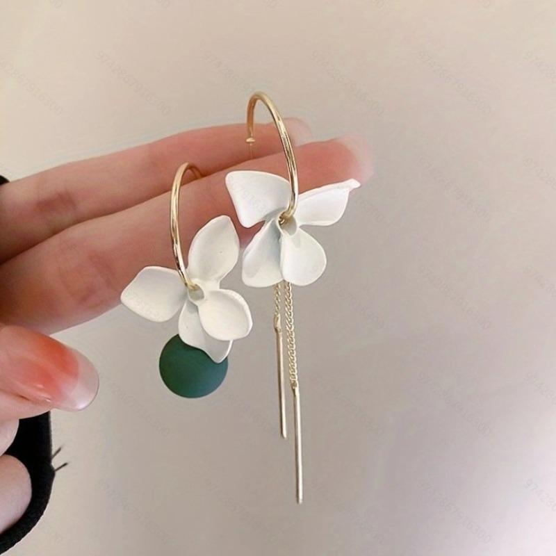 

Элегантные женские серьги-кольца Huajie, асимметричный дизайн, белый цветок, кисточка, шарик, модный тренд для вечеринки