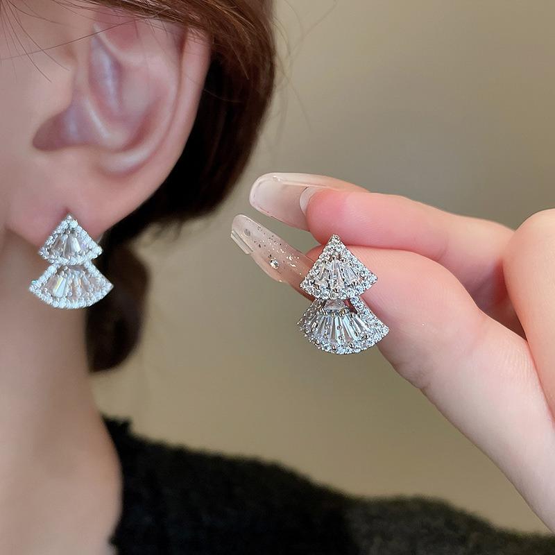 Silver Needle Zircon Flower Pearl Stud Earrings Exquisite Light Luxury High-end Earrings Niche White Versatile Earrings