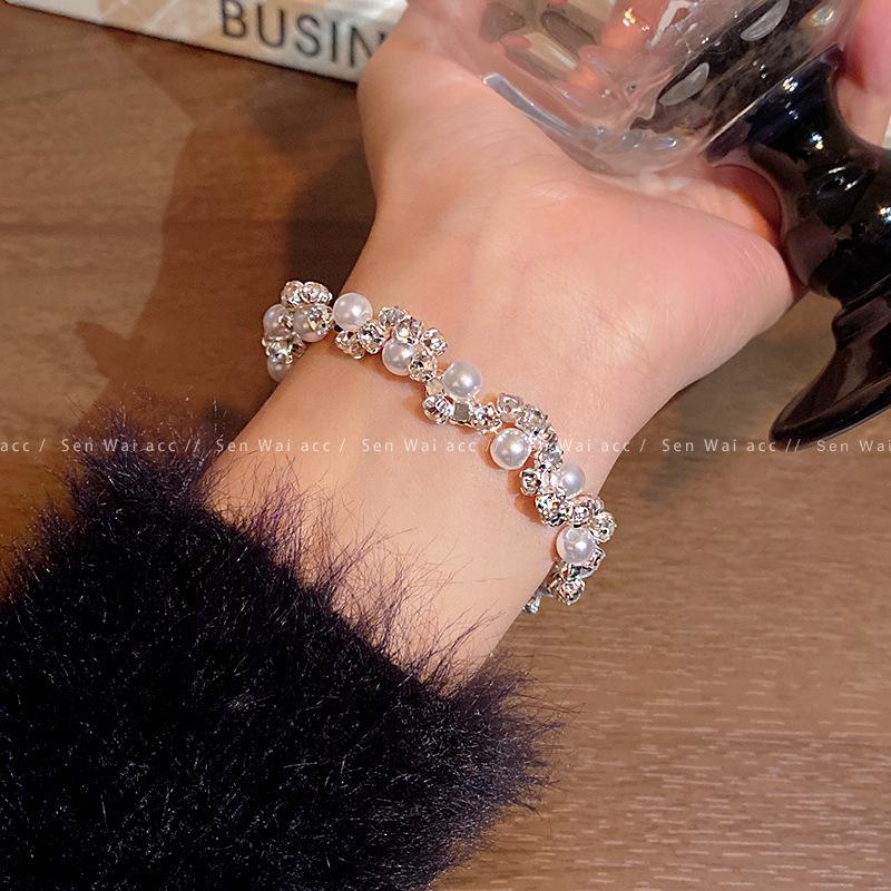 Brățară versatilă cu perle în stil coreean pentru femei: Lux Lejer, Exquisit, Senzație de Înaltă Calitate, Brățară Populară cu Mărgele, Bijuterie Elegantă pentru Mână.