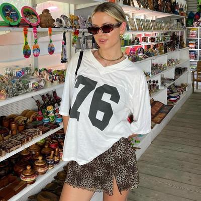 Digitaldruck Beiläufige Lose Weiße T Shirts Frauen Übergroße V-ausschnitt Kurzarm Pullover Sommer Sportliche Top Streetwear