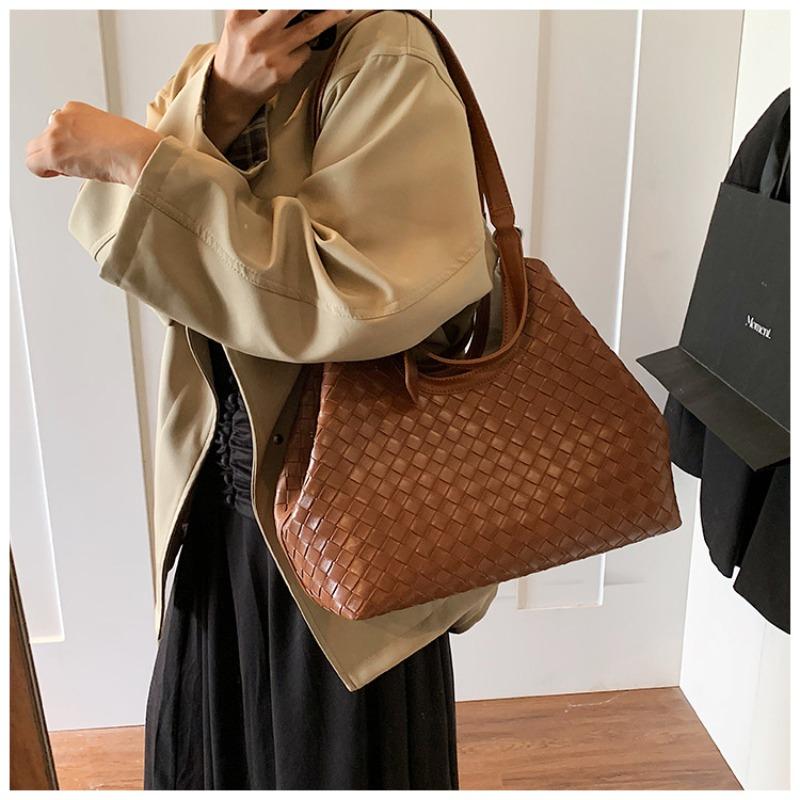 New tote bag versatile commuter vegetable basket handbag woven shoulder messenger big bag women's bag tide