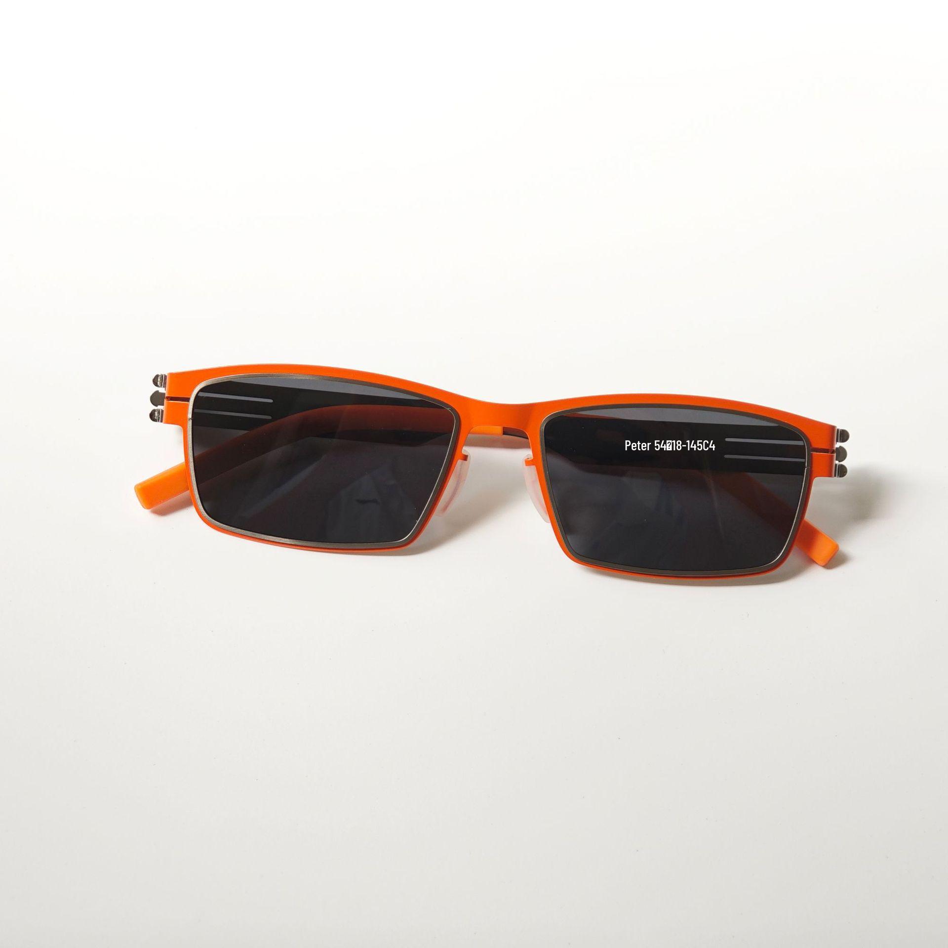 Trendy Retro Square Frame Sunglasses for Men & Women - Stylish Metal Design