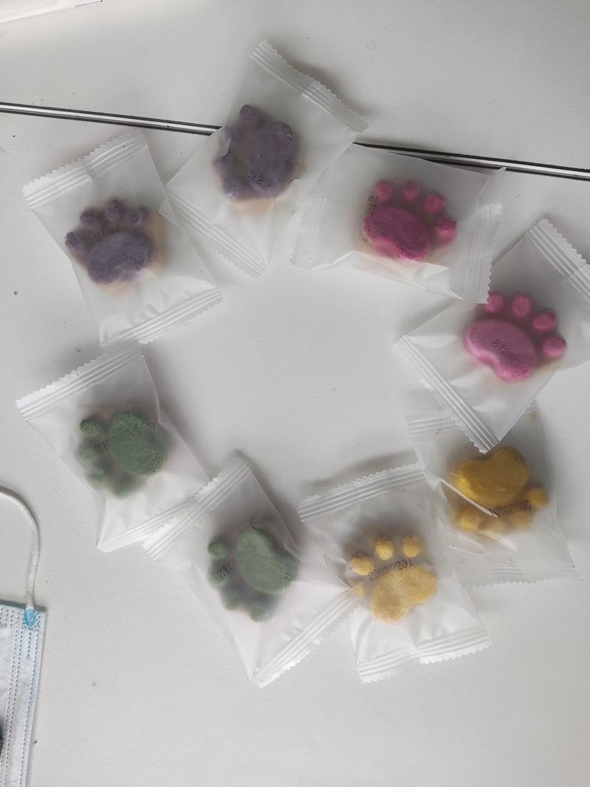 

Кошачьи лапки сублимированные сырые мясные котлетки для кошек и собак зелёный