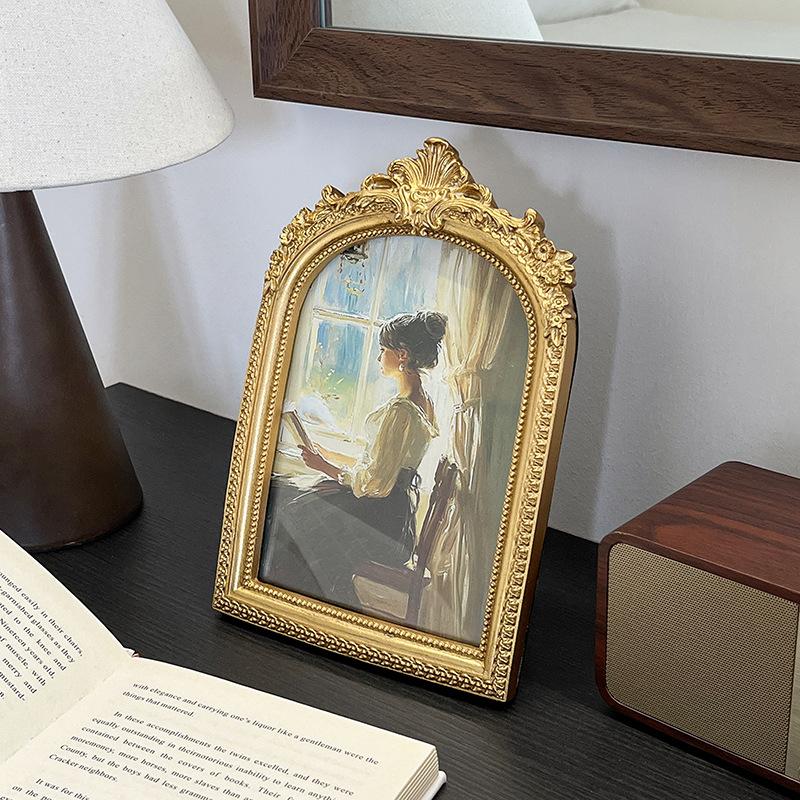 Vintage Arch Shaped Photo Frame Gold Carved Embossed Resin Picture Frame Home Office Photo Display Tabletop Wall Hanging Decor