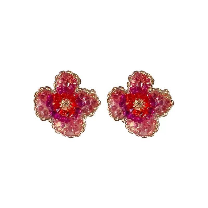

Floral Stud Earrings with Crystal Accents Lightweight Durable Metal Backing Elegant Design Suitable for Everyday Wear and Special Occasions красный