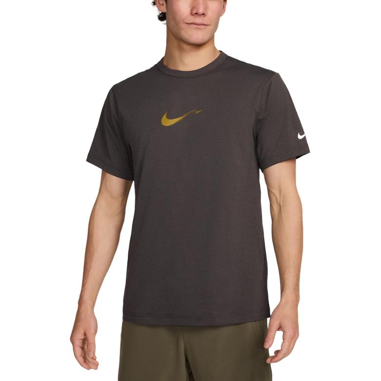 

Nike Мужская футболка с круглым вырезом и логотипом, быстросохнущая, серая HV4882299 XS