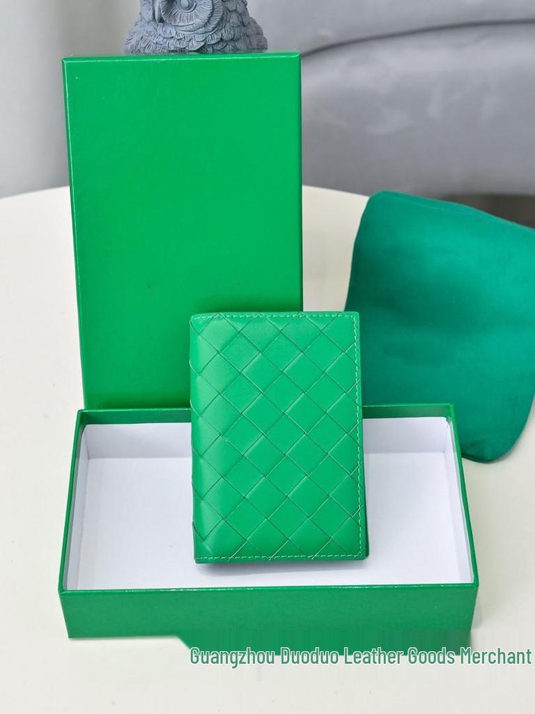 Genuine Leather Diamond Pattern Bi-Fold Wallet with Multi-Card Slots and Passport Holder