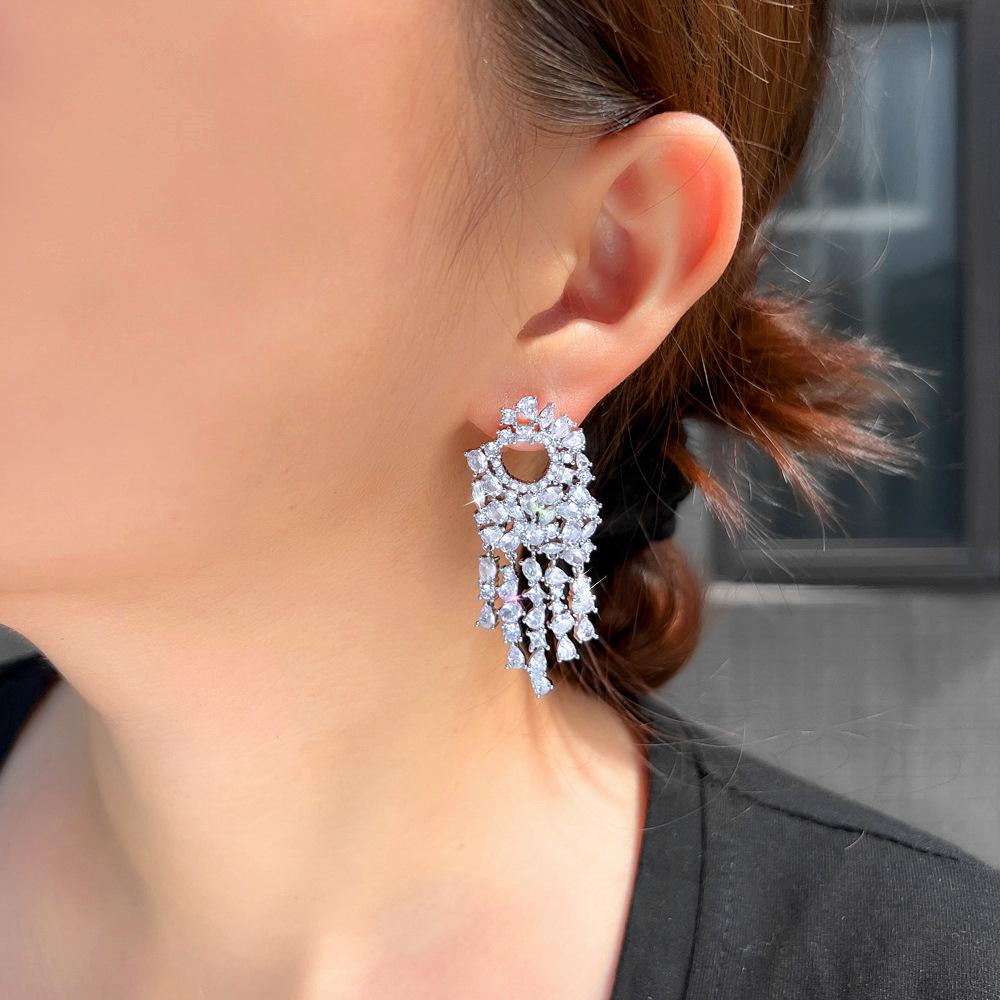 Leichter Luxus Temperament Zirkon Quastenohrringe, High-End Ohrringdesign Zeigt Ein Kleines Gesicht Voller Diamanten Ohrringe