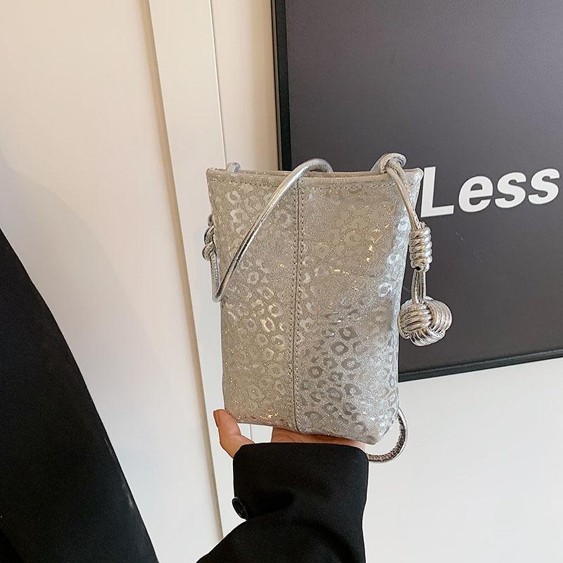 New casual messenger mobile phone bag simple and fashionable silver shoulder bag women's high-end mini bag