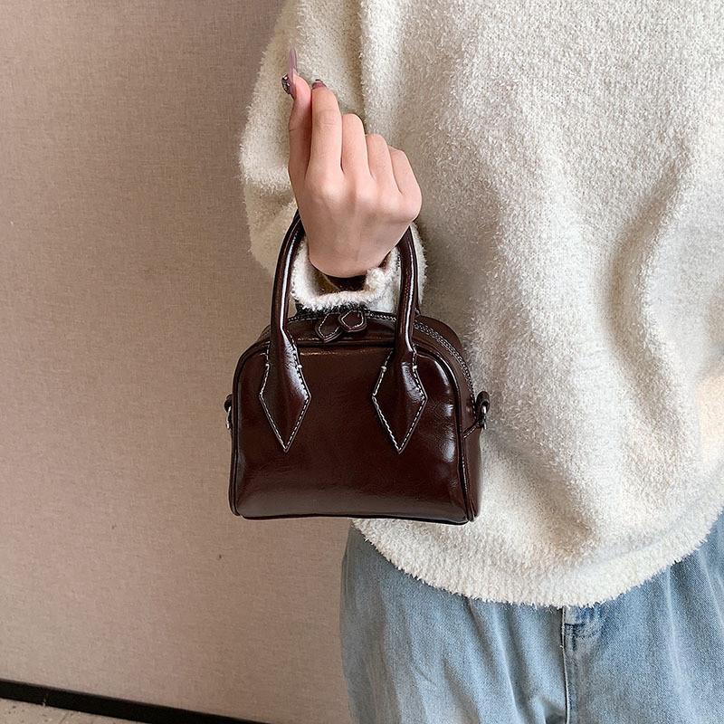 IELGY Handbag Fashion Commuter Bowling Bag High-End Niche All-Match Shoulder Bag