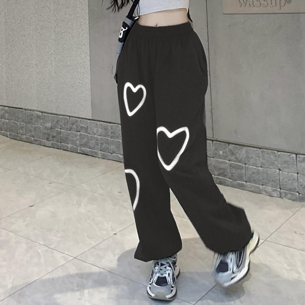 Locker sitzende koreanische Sporthose mit hoher Taille für Damen mit lässigem und lässigem Design und Herzmuster