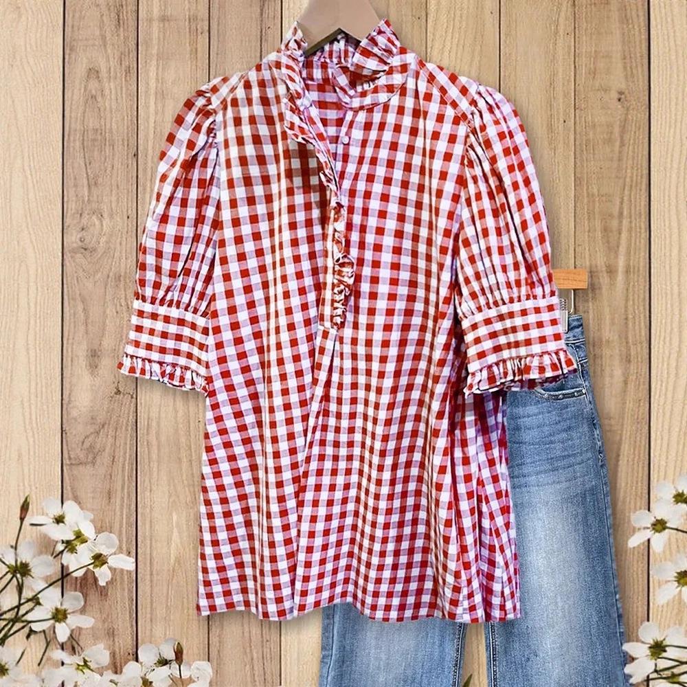 Kariertes Oberteil mit Rüschen und kurzen Ärmeln - Sommer-Mode-Essential für Damen