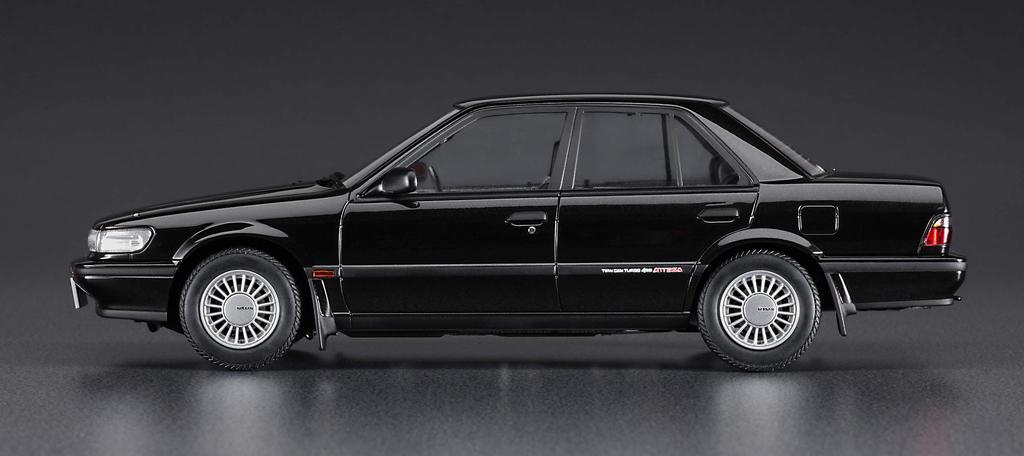 Hasegawa Historic Car Series Nissan Bluebird Sedan SSS Attesa Limited Early Model Plastic Model Kit HC33 1/24 4-Door (U12 Type)