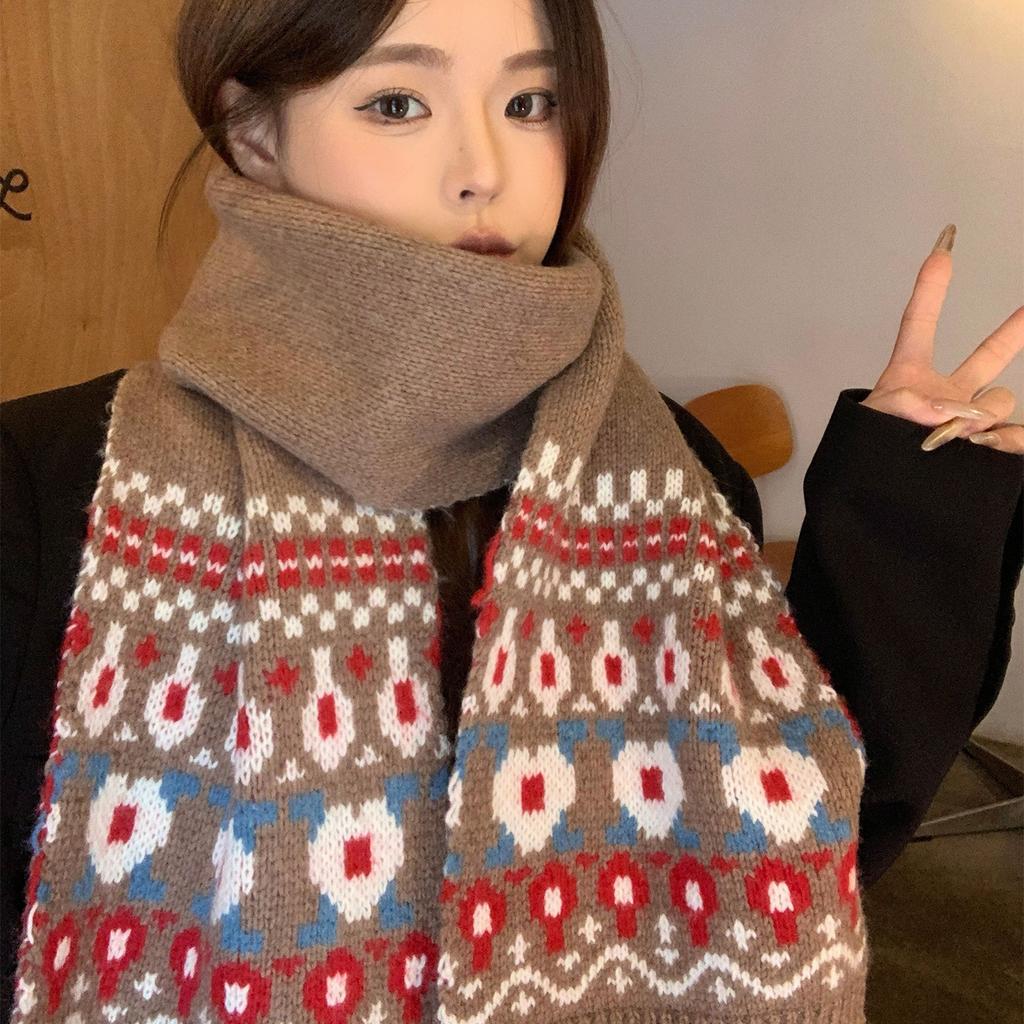 Vintage Fair Island coffee-colored knitted scarf for girls in winter, new Korean thickened warm and versatile wool scarf in winter